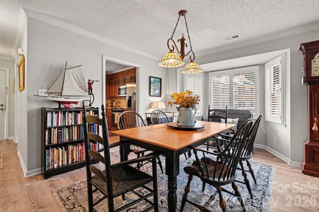 8427 Coulwood Oak Lane, Charlotte, NC 28214