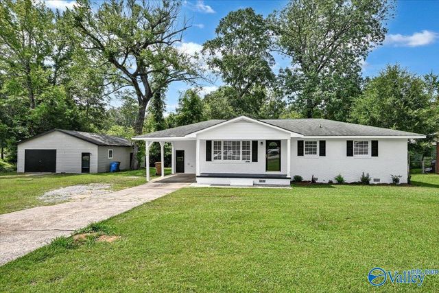 300 Longhorn Pass NW, Hartselle, AL 35640