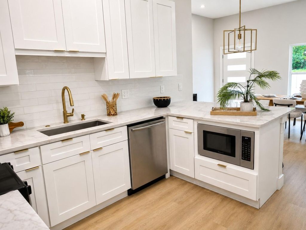 Image 6 of property listing at 5808 N 16TH STREET, Tampa, FL 33610