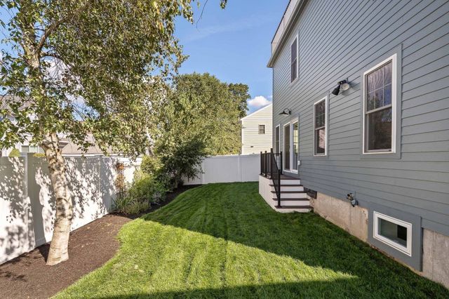 37 Cotting St, Medford, MA 02155