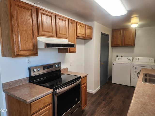 610 S 4th Street, Central Point, OR 97502