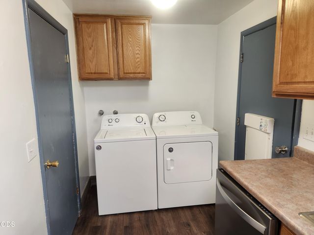 610 S 4th Street, Central Point, OR 97502