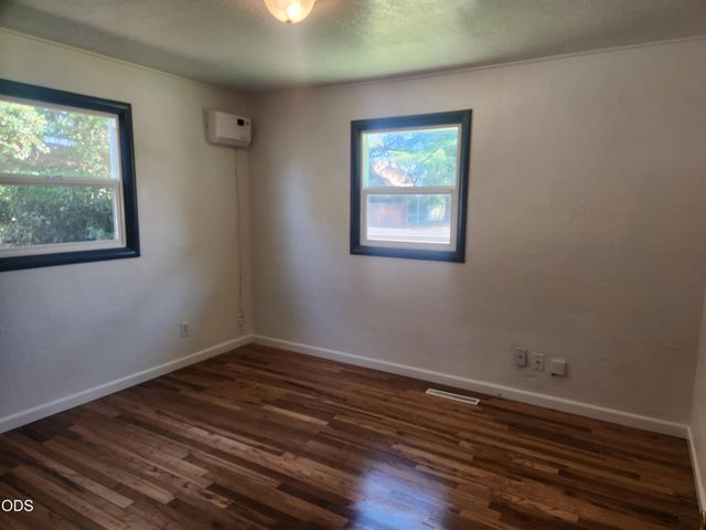 610 S 4th Street, Central Point, OR 97502