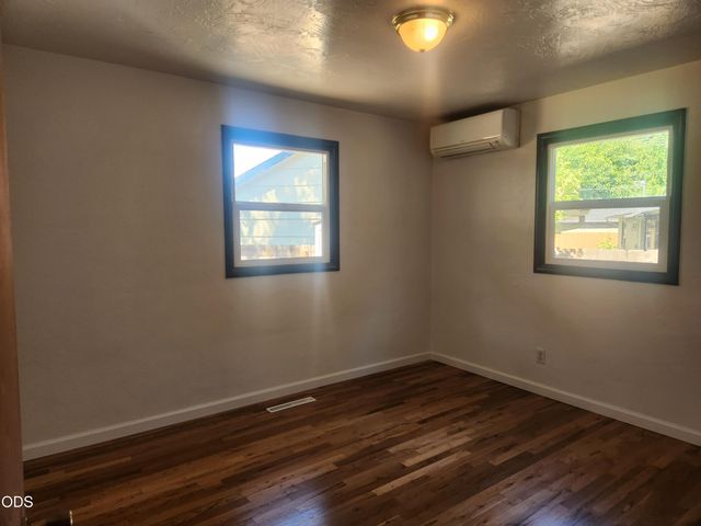 610 S 4th Street, Central Point, OR 97502