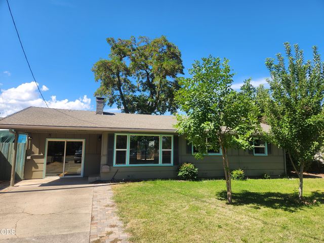 610 S 4th Street, Central Point, OR 97502