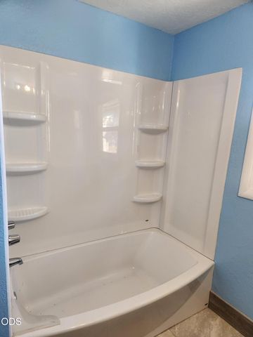 610 S 4th Street, Central Point, OR 97502