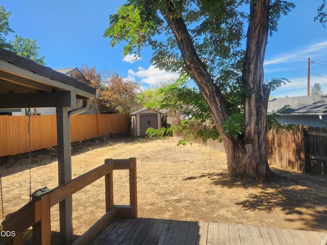 610 S 4th Street, Central Point, OR 97502