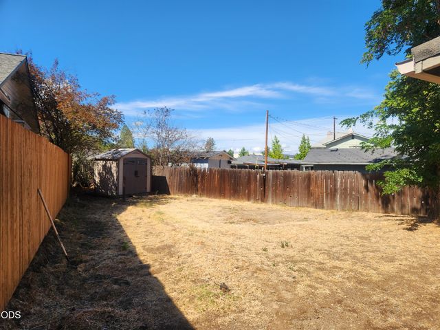 610 S 4th Street, Central Point, OR 97502