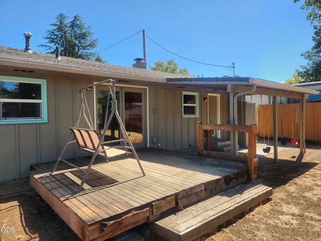 610 S 4th Street, Central Point, OR 97502