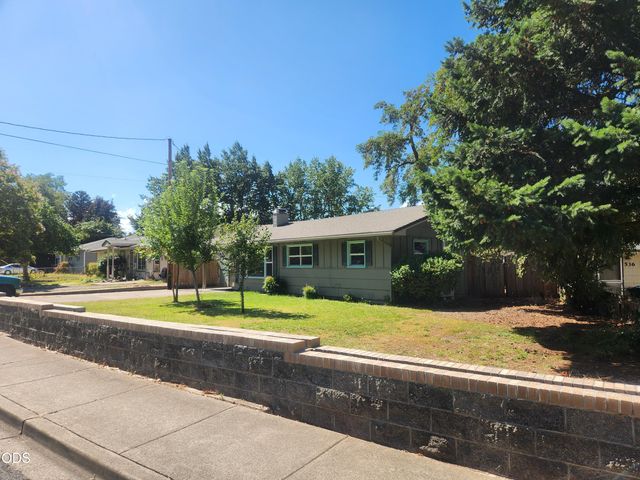 610 S 4th Street, Central Point, OR 97502