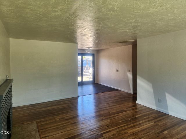 610 S 4th Street, Central Point, OR 97502