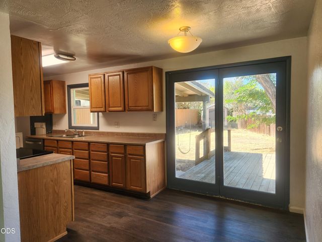 610 S 4th Street, Central Point, OR 97502