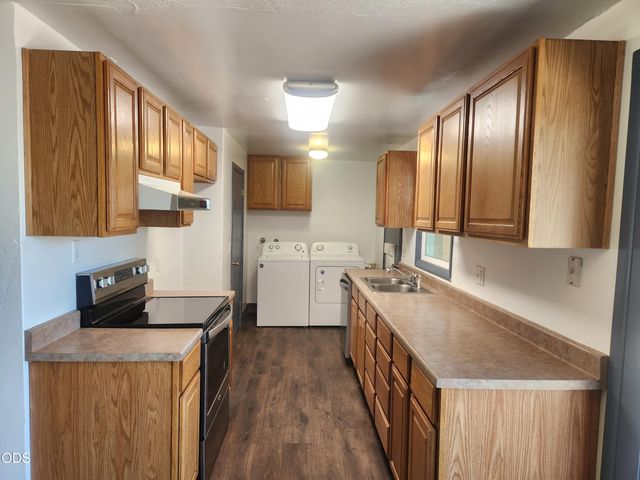 610 S 4th Street, Central Point, OR 97502