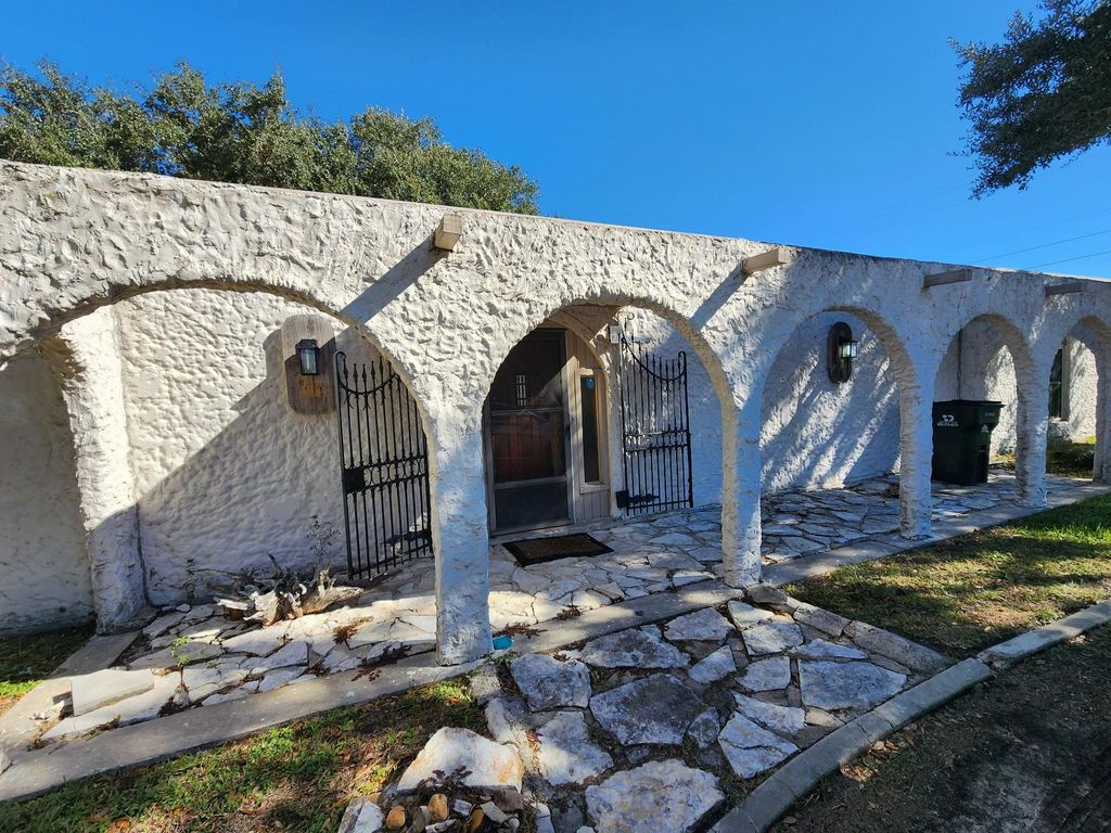 112 Stratford Street, Victoria, TX 77905