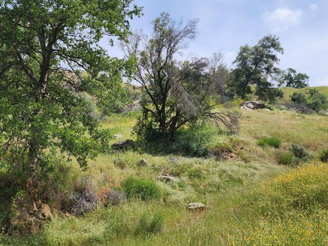 1 Baywood, Yokuts Valley, CA 93675