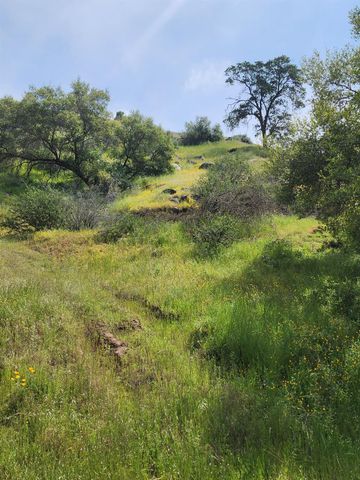 1 Baywood, Yokuts Valley, CA 93675