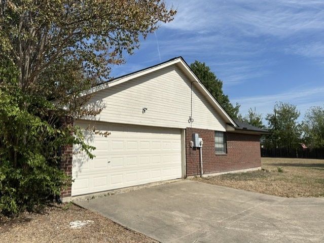 503 Pin Oak Drive, Terrell, TX 75161
