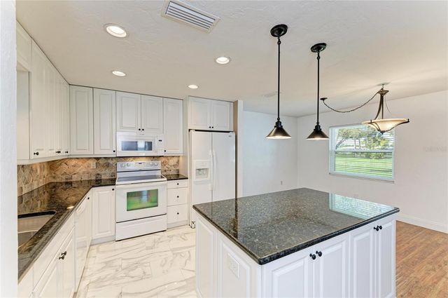 3324 WESTFORD LANE 112, Sarasota, FL 34231