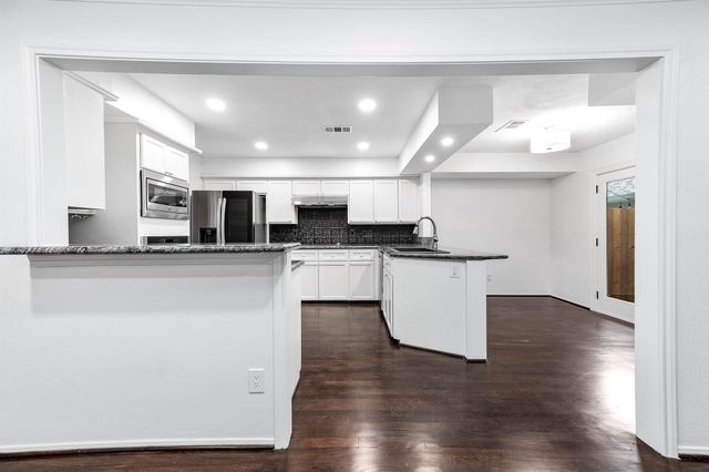 727 Bunker Hill Road 104, Houston, TX 77024