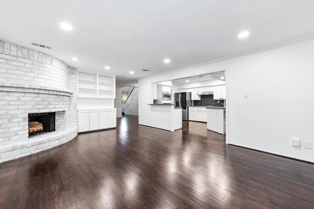 727 Bunker Hill Road 104, Houston, TX 77024
