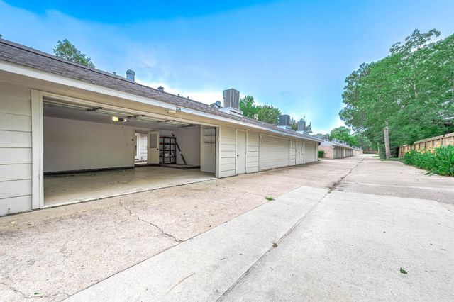 727 Bunker Hill Road 104, Houston, TX 77024