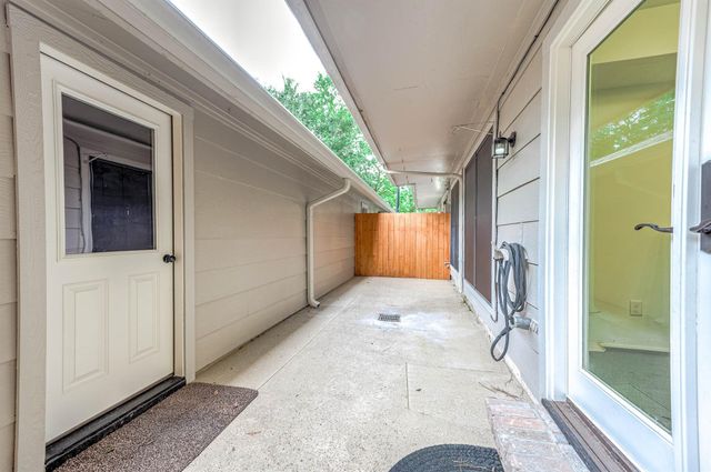 727 Bunker Hill Road 104, Houston, TX 77024