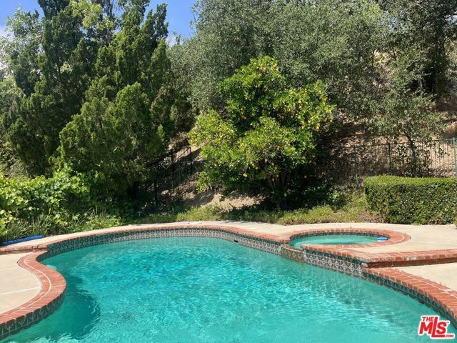 5819 Fairhaven Avenue, Woodland Hills (los Angeles), CA 91367