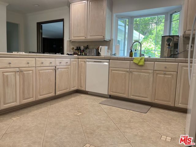 5819 Fairhaven Avenue, Woodland Hills (los Angeles), CA 91367