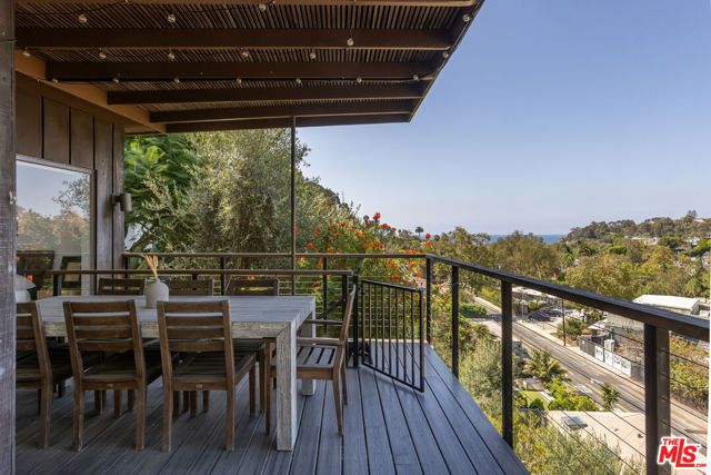 454 Stassi Lane, Santa Monica, CA 90402