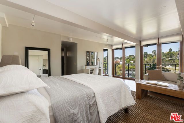 454 Stassi Lane, Santa Monica, CA 90402
