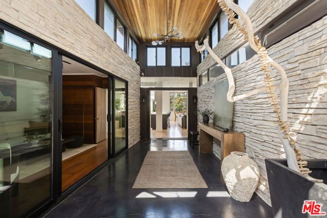 454 Stassi Lane, Santa Monica, CA 90402