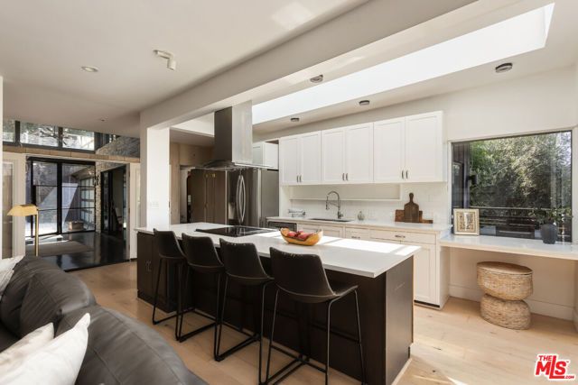 454 Stassi Lane, Santa Monica, CA 90402