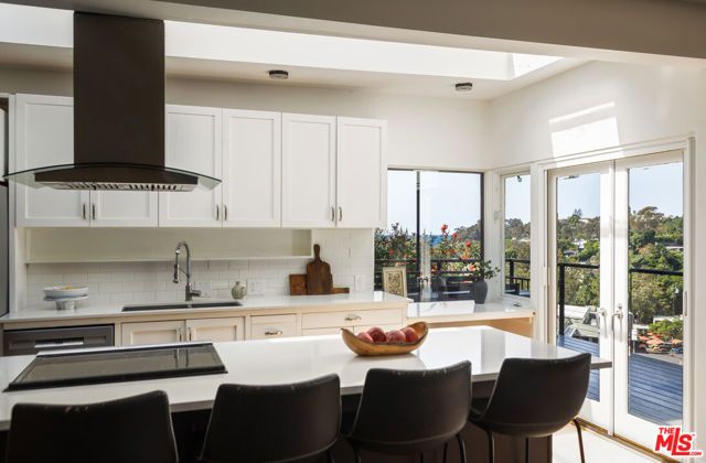 454 Stassi Lane, Santa Monica, CA 90402