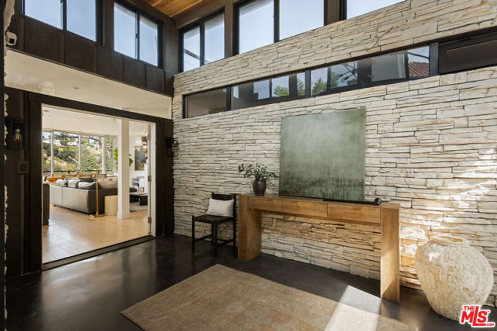454 Stassi Lane, Santa Monica, CA 90402