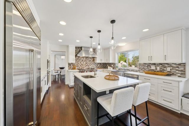 900 Highlands Circle, Los Altos, CA 94024