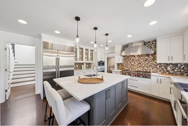 900 Highlands Circle, Los Altos, CA 94024