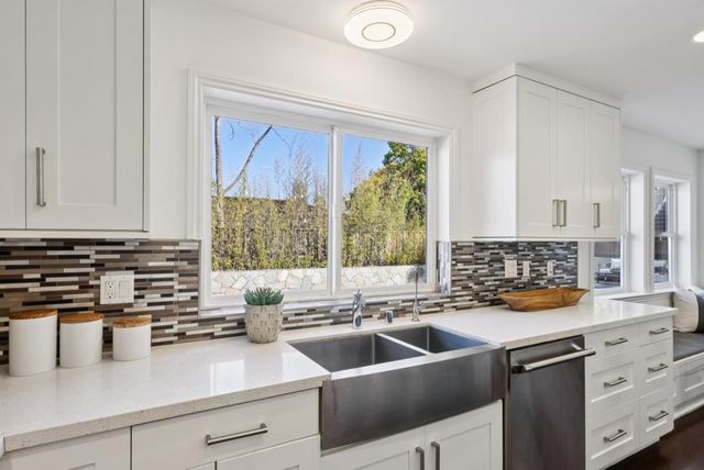 900 Highlands Circle, Los Altos, CA 94024