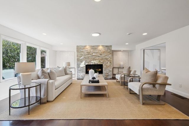 900 Highlands Circle, Los Altos, CA 94024