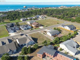 2653 SPINNAKER Dr, Bandon, OR 97411