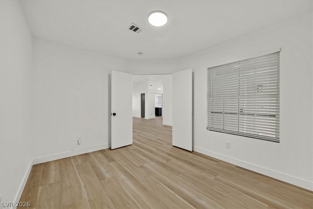 Image 12 of property listing at 460 Como Court, Henderson, NV 89015