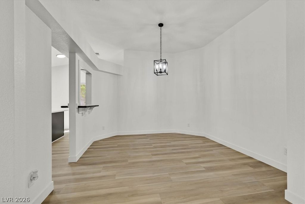 Image 9 of property listing at 460 Como Court, Henderson, NV 89015