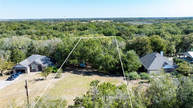 314 Red Bird LN, Kingsbury, TX 78638