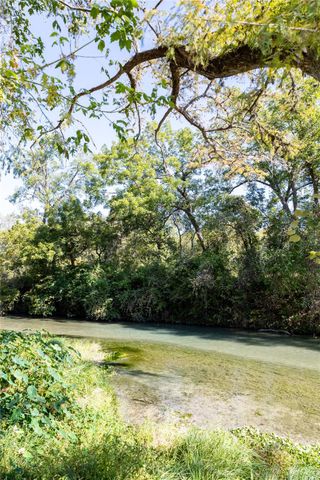314 Red Bird LN, Kingsbury, TX 78638