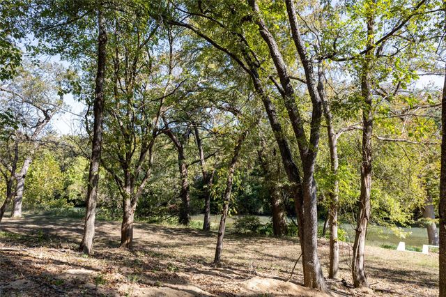 314 Red Bird LN, Kingsbury, TX 78638