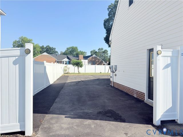 9017 Jeans Grove Ln, Mechanicsville, VA 23116