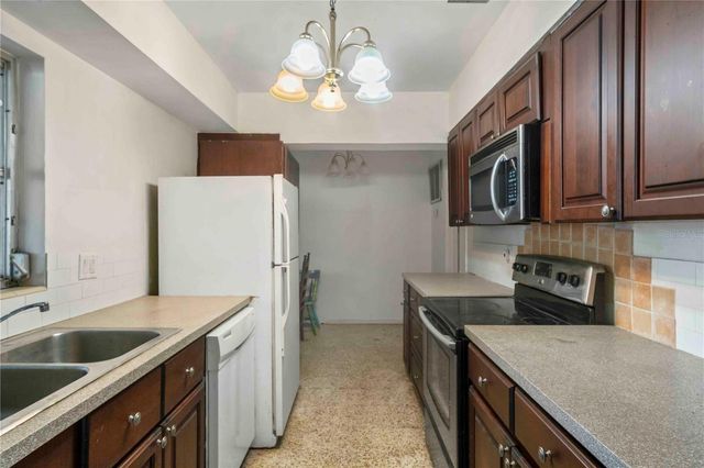 2695 S EAST AVENUE, Sarasota, FL 34239