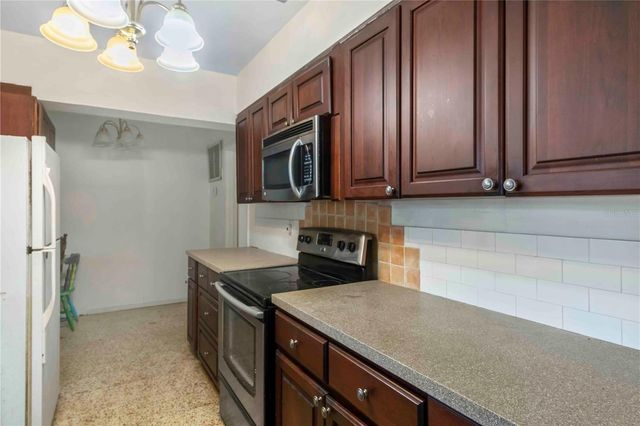 2695 S EAST AVENUE, Sarasota, FL 34239