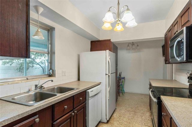 2695 S EAST AVENUE, Sarasota, FL 34239