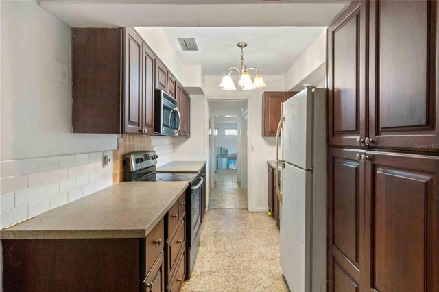 2695 S EAST AVENUE, Sarasota, FL 34239