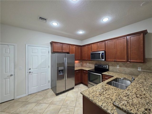 1069 Normandie Way, Vero Beach, FL 32960